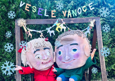 Om a Oma slaví Vánoce